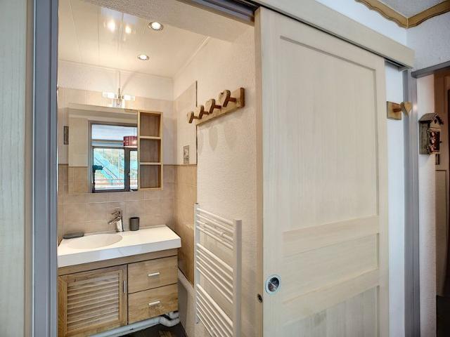 Charming Ski-In/Ski-Out 2BR Apartment with Terrace, Sleeps 5 - Les Menuires FR-1-178-88 - Les Menuires Bruyères