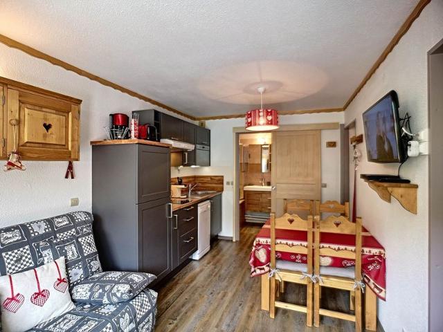 Charming Ski-In/Ski-Out 2BR Apartment with Terrace, Sleeps 5 - Les Menuires FR-1-178-88 - Les Menuires Bruyères