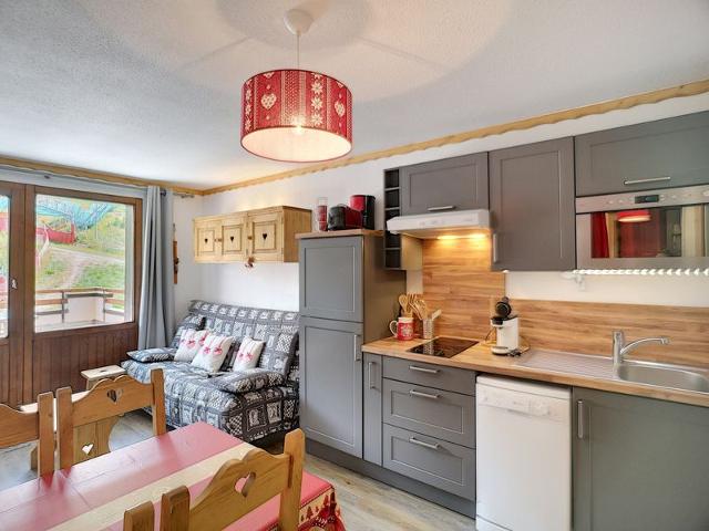 Charming Ski-In/Ski-Out 2BR Apartment with Terrace, Sleeps 5 - Les Menuires FR-1-178-88 - Les Menuires Bruyères