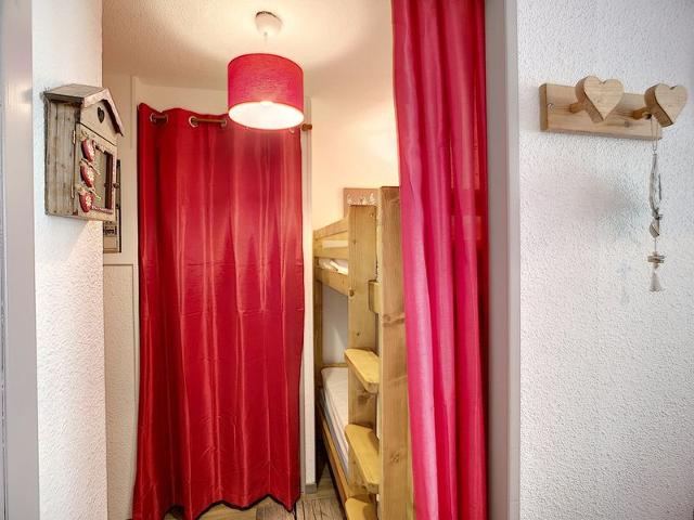 Charming Ski-In/Ski-Out 2BR Apartment with Terrace, Sleeps 5 - Les Menuires FR-1-178-88 - Les Menuires Bruyères