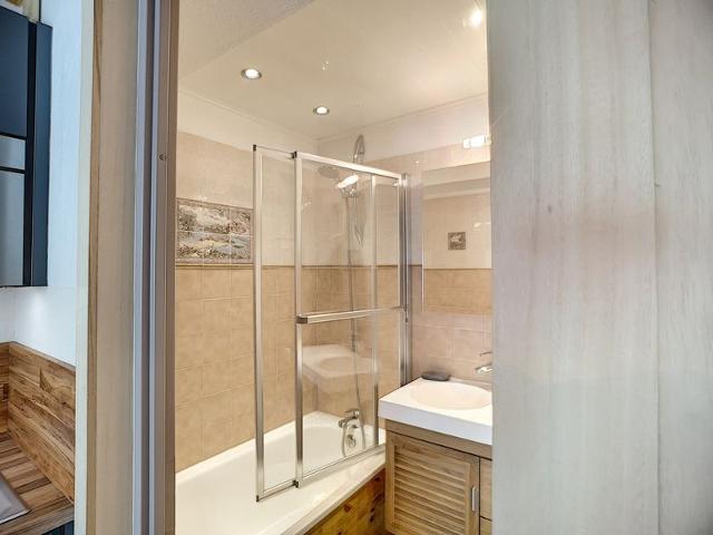 Charming Ski-In/Ski-Out 2BR Apartment with Terrace, Sleeps 5 - Les Menuires FR-1-178-88 - Les Menuires Bruyères