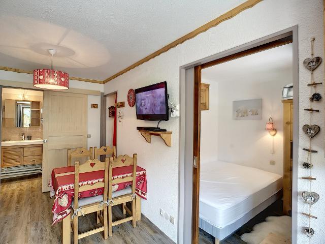 Charming Ski-In/Ski-Out 2BR Apartment with Terrace, Sleeps 5 - Les Menuires FR-1-178-88 - Les Menuires Bruyères