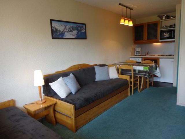 Ski-in/Ski-out Apartment - Les Menuires - 1BR, Sleeps 4, South Exposure, Balcony FR-1-178-81 - Les Menuires Reberty 1850