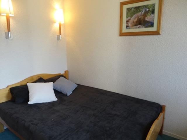 Ski-in/Ski-out Apartment - Les Menuires - 1BR, Sleeps 4, South Exposure, Balcony FR-1-178-81 - Les Menuires Reberty 1850