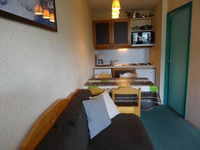 Ski-in/Ski-out Apartment - Les Menuires - 1BR, Sleeps 4, South Exposure, Balcony FR-1-178-81 - Les Menuires Reberty 1850