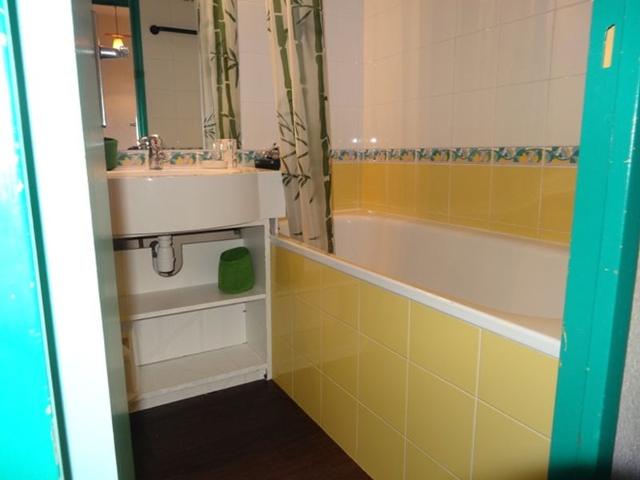 Ski-in/Ski-out Apartment - Les Menuires - 1BR, Sleeps 4, South Exposure, Balcony FR-1-178-81 - Les Menuires Reberty 1850