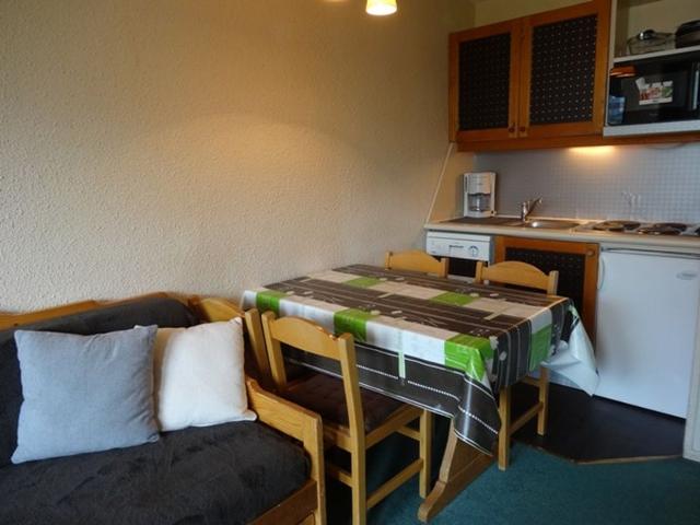 Ski-in/Ski-out Apartment - Les Menuires - 1BR, Sleeps 4, South Exposure, Balcony FR-1-178-81 - Les Menuires Reberty 1850
