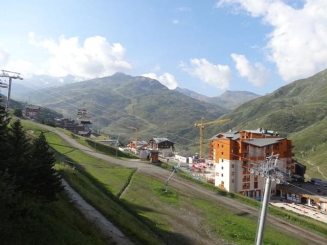 Ski-in/Ski-out Apartment - Les Menuires - 1BR, Sleeps 4, South Exposure, Balcony FR-1-178-81 - Les Menuires Reberty 1850