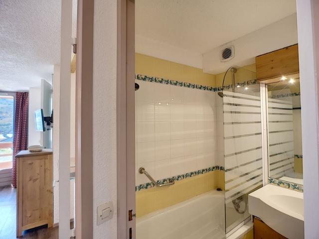 Charming Renovated 1-Bedroom Apartment, Ski-in/Ski-out, South-Facing Balcony - Les Menuires FR-1-178-133 - Les Menuires Reberty 1850