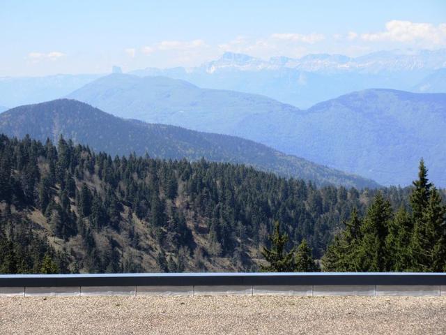 Bright renovated studio, balcony, pets welcome FR-1-340-154 - Chamrousse