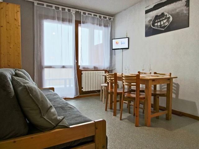 Ski-in/Ski-out 2-Room Apt, Sleeps 6, South-Facing Terrace FR-1-340-149 - Chamrousse