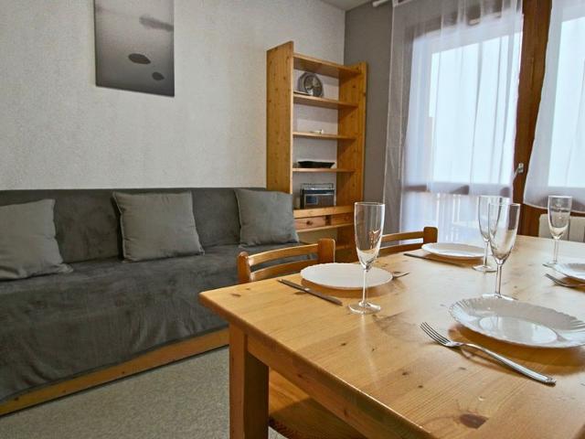 Ski-in/Ski-out 2-Room Apt, Sleeps 6, South-Facing Terrace FR-1-340-149 - Chamrousse