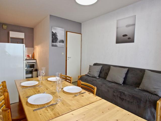 Ski-in/Ski-out 2-Room Apt, Sleeps 6, South-Facing Terrace FR-1-340-149 - Chamrousse