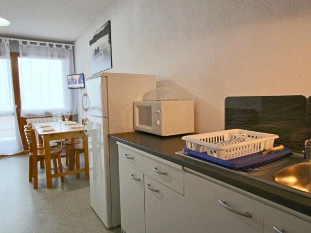 Ski-in/Ski-out 2-Room Apt, Sleeps 6, South-Facing Terrace FR-1-340-149 - Chamrousse
