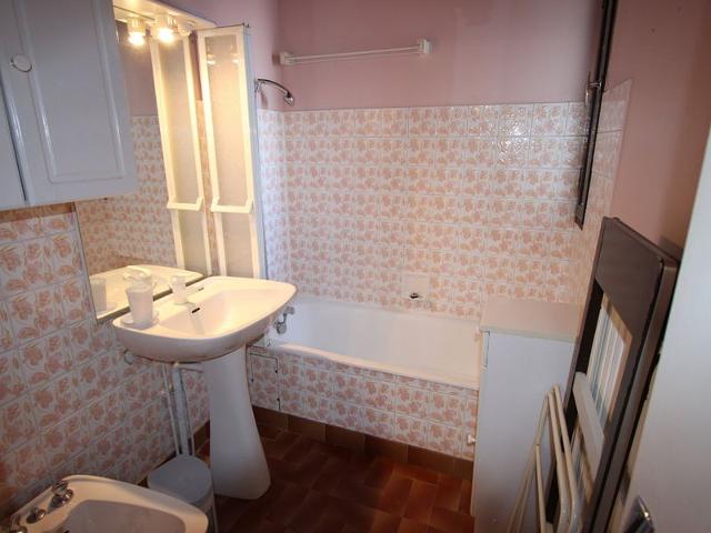 Cozy Apartment, 2 Rooms, Sleeps 6, Balcony, Pet-Friendly, Chamrousse 1650 FR-1-340-101 - Chamrousse