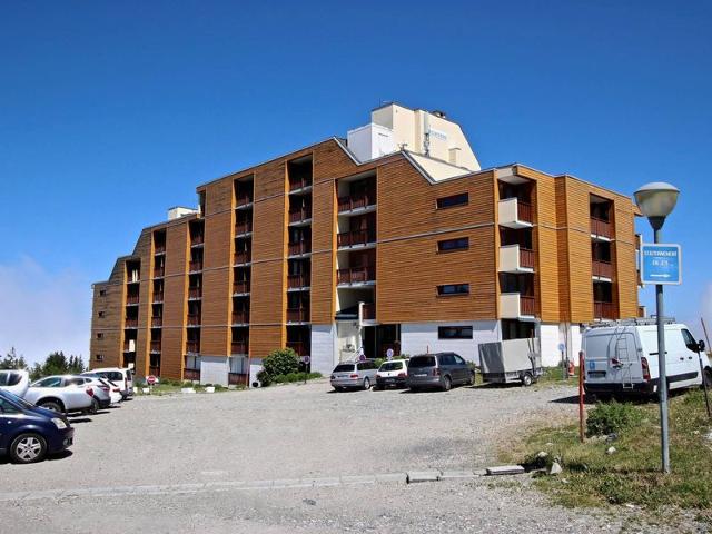 Cozy Studio for 3, Ski-In/Ski-Out, Balcony, Pet-Friendly, Ski Locker FR-1-340-124 - Chamrousse