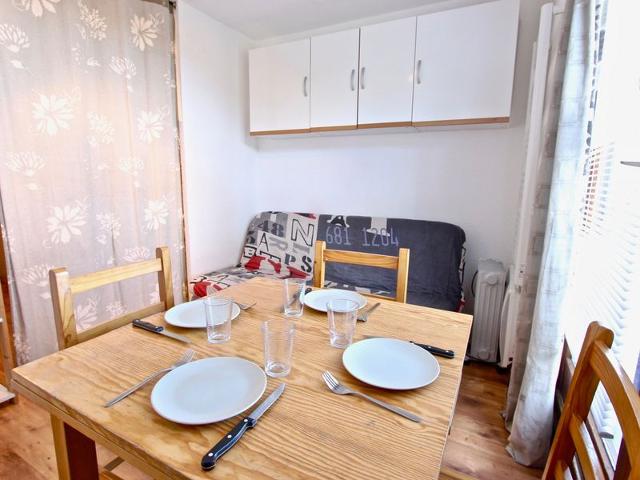 Cozy Studio for 3, Ski-In/Ski-Out, Balcony, Pet-Friendly, Ski Locker FR-1-340-124 - Chamrousse