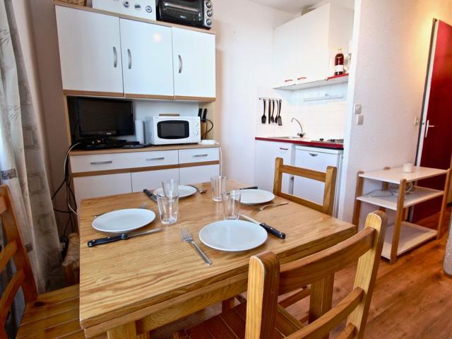 Cozy Studio for 3, Ski-In/Ski-Out, Balcony, Pet-Friendly, Ski Locker FR-1-340-124 - Chamrousse