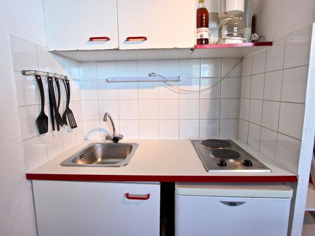 Cozy Studio for 3, Ski-In/Ski-Out, Balcony, Pet-Friendly, Ski Locker FR-1-340-124 - Chamrousse