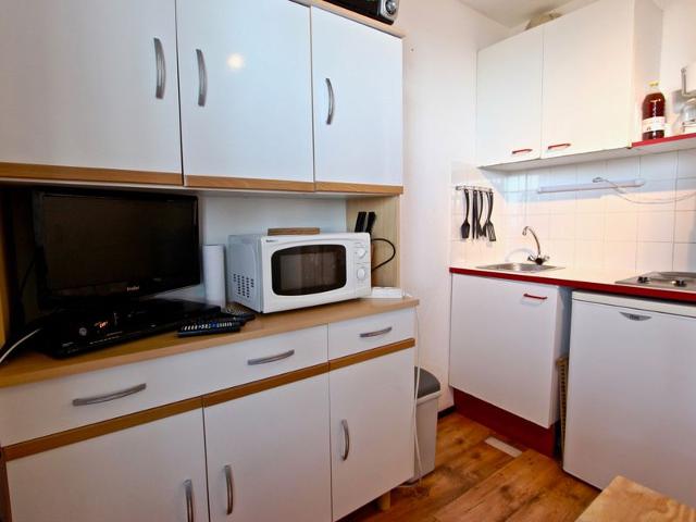 Cozy Studio for 3, Ski-In/Ski-Out, Balcony, Pet-Friendly, Ski Locker FR-1-340-124 - Chamrousse