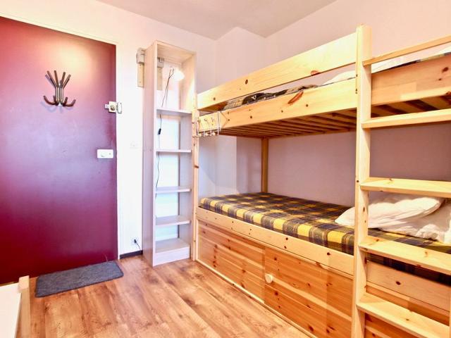 Cozy Studio for 3, Ski-In/Ski-Out, Balcony, Pet-Friendly, Ski Locker FR-1-340-124 - Chamrousse