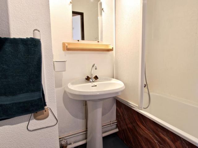 Cozy Studio for 3, Ski-In/Ski-Out, Balcony, Pet-Friendly, Ski Locker FR-1-340-124 - Chamrousse