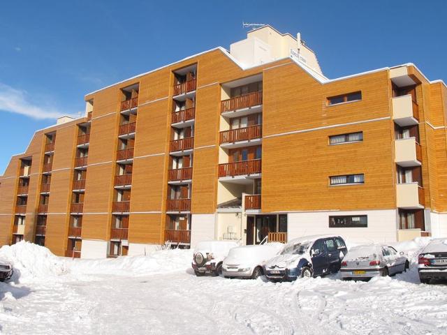 Cozy Studio for 3, Ski-In/Ski-Out, Balcony, Pet-Friendly, Ski Locker FR-1-340-124 - Chamrousse