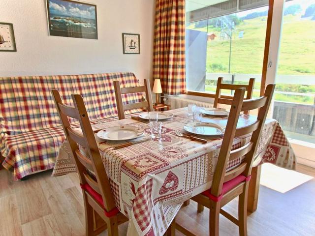 Cozy Studio for 4, Well-Equipped, Ski-in/Ski-out Location FR-1-340-99 - Chamrousse