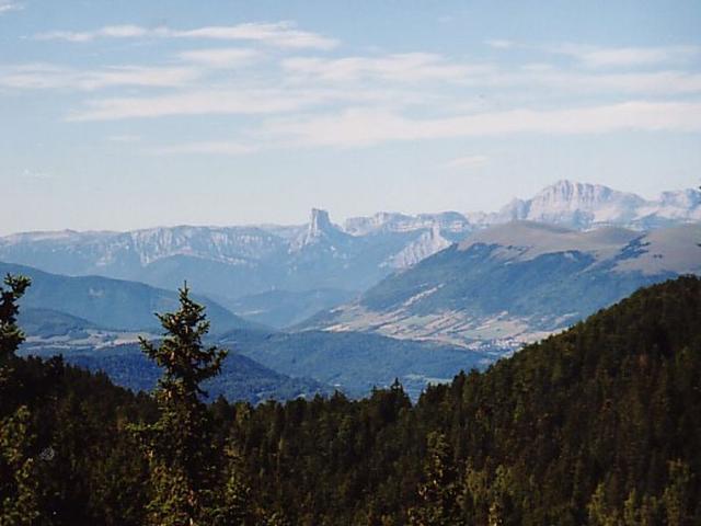 Cozy Studio for 4, Well-Equipped, Ski-in/Ski-out Location FR-1-340-99 - Chamrousse