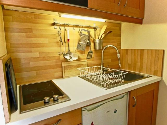 Cozy Studio for 4, Well-Equipped, Ski-in/Ski-out Location FR-1-340-99 - Chamrousse