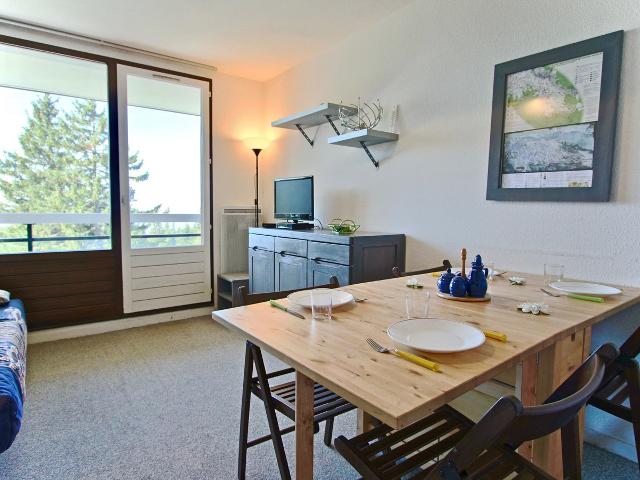 Cozy Studio with Balcony for 4, Near Slopes and Shops FR-1-340-121 - Chamrousse