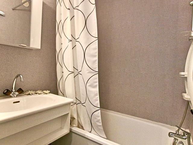 Cozy Studio with Balcony for 4, Near Slopes and Shops FR-1-340-121 - Chamrousse