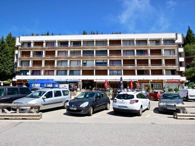 South-facing studio with balcony, near slopes and shops FR-1-340-159 - Chamrousse