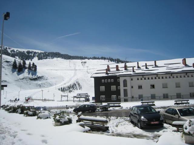 South-facing studio with balcony, near slopes and shops FR-1-340-159 - Chamrousse