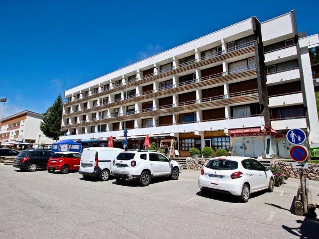 South-facing studio with balcony, near slopes and shops FR-1-340-159 - Chamrousse