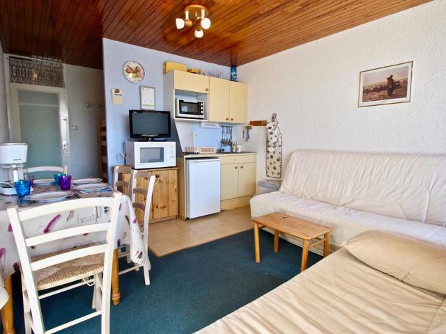South-facing studio with balcony, near slopes and shops FR-1-340-159 - Chamrousse