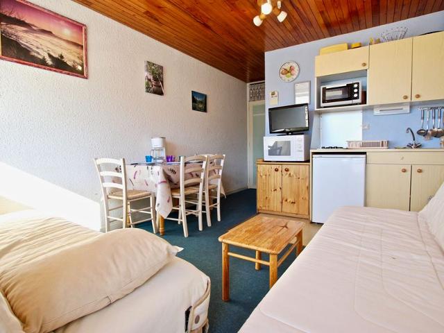 South-facing studio with balcony, near slopes and shops FR-1-340-159 - Chamrousse