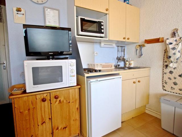 South-facing studio with balcony, near slopes and shops FR-1-340-159 - Chamrousse