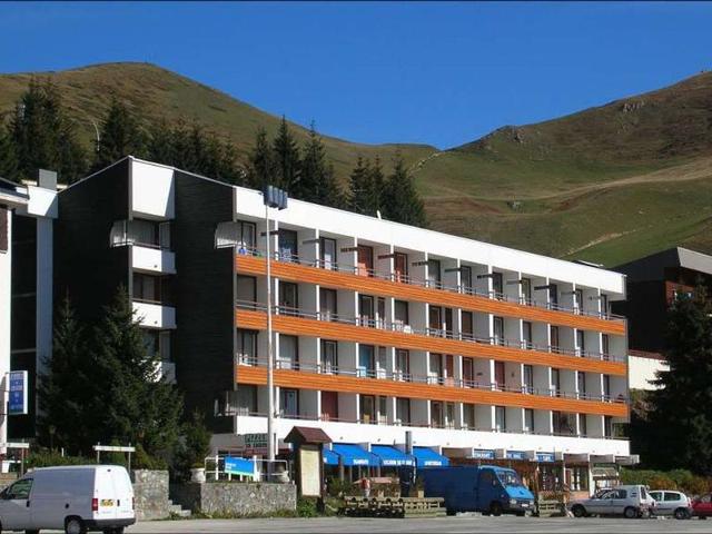 South-facing studio with balcony, near slopes and shops FR-1-340-159 - Chamrousse