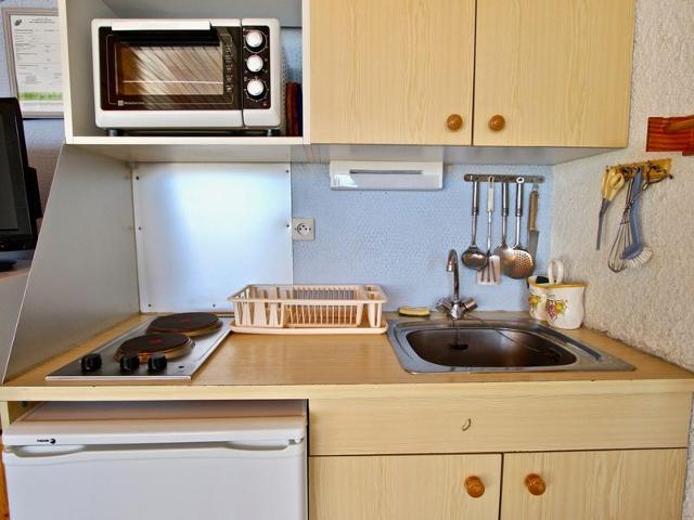 South-facing studio with balcony, near slopes and shops FR-1-340-159 - Chamrousse