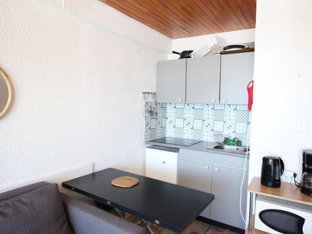 Ideal Studio for 3 Near Slopes, Shops – Ground Floor, West-Facing FR-1-340-6 - Chamrousse