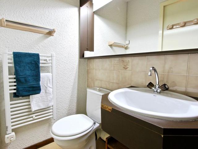 Studio with balcony and covered parking in Chamrousse FR-1-340-146 - Chamrousse