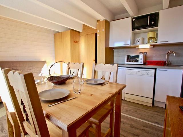 Studio cabin, balcony, covered parking, no pets allowed FR-1-340-122 - Chamrousse