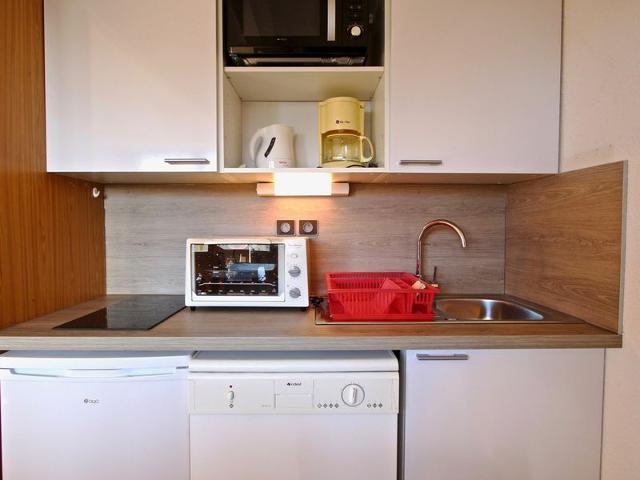 Studio cabin, balcony, covered parking, no pets allowed FR-1-340-122 - Chamrousse