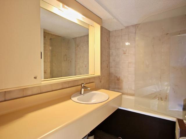 Studio cabin, balcony, covered parking, no pets allowed FR-1-340-122 - Chamrousse