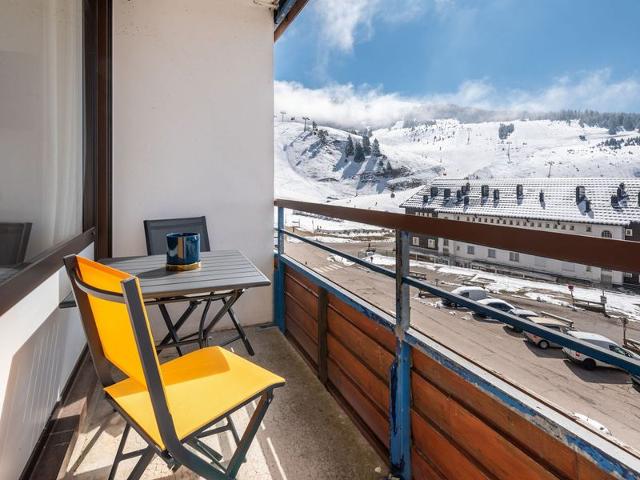 Charming 3-Star Mountain Studio, Center of Chamrousse, Close to Slopes FR-1-340-160 - Chamrousse