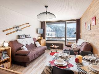 Charming 3-Star Mountain Studio, Center of Chamrousse, Close to Slopes FR-1-340-160 - Chamrousse