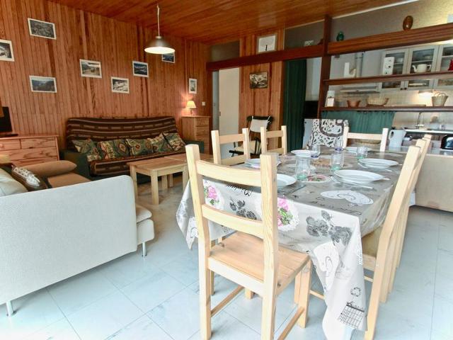 Spacious 2BR Apartment with Cabin, South-Facing Balcony, and Pet-Friendly in Chamrousse FR-1-340-133 - Chamrousse