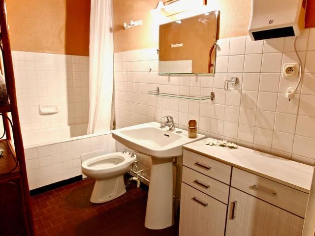 Spacious 2BR Apartment with Cabin, South-Facing Balcony, and Pet-Friendly in Chamrousse FR-1-340-133 - Chamrousse