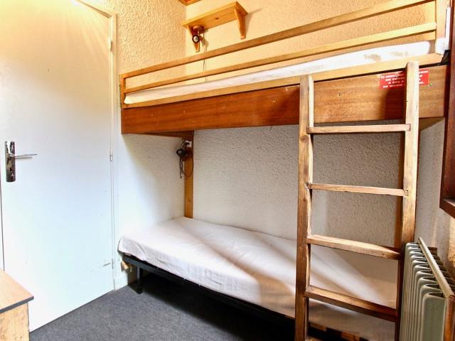 Spacious 2BR Apartment with Cabin, South-Facing Balcony, and Pet-Friendly in Chamrousse FR-1-340-133 - Chamrousse